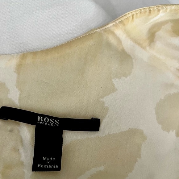 Slightly textured Hugo Boss shell. - Picture 4 of 5